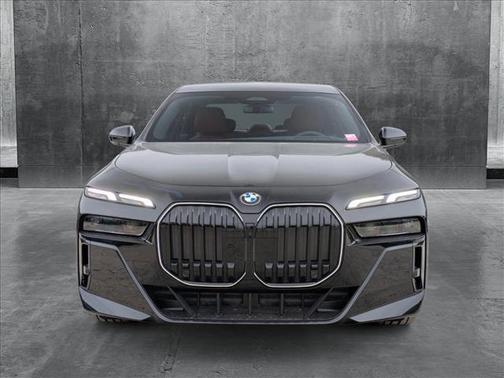 2025 BMW 740 i