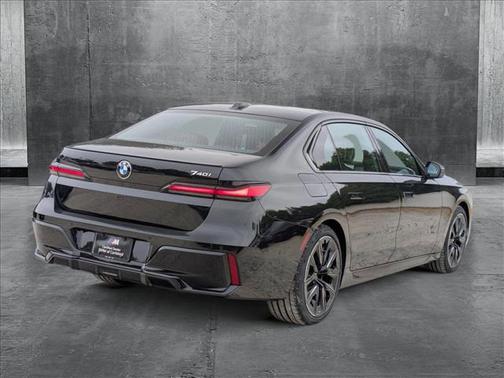 2025 BMW 740 i