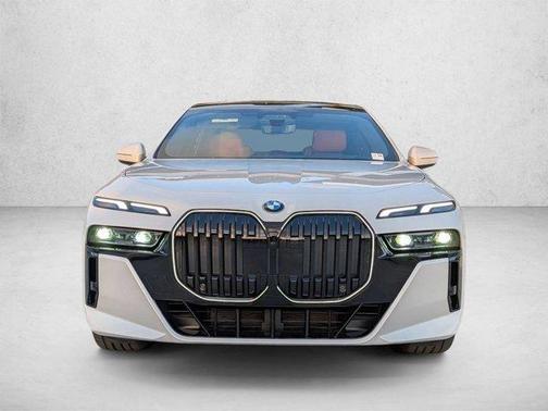 Mineral White Metallic 2026 BMW 740 i