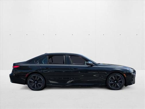 2025 BMW 750e xDrive