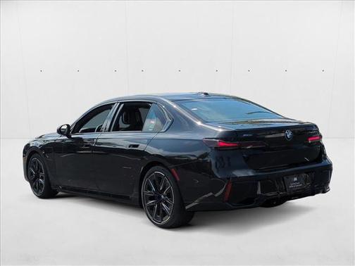 2025 BMW 750e xDrive