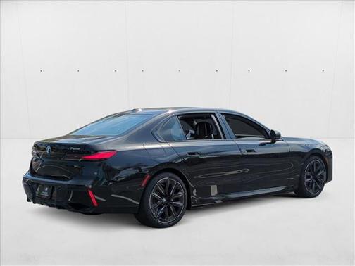 2025 BMW 750e xDrive