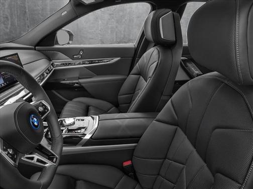 2025 BMW 750e xDrive