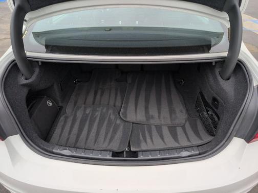 Alpine White 2018 BMW 330e iPerformance