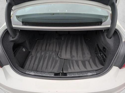 Alpine White 2018 BMW 330e iPerformance