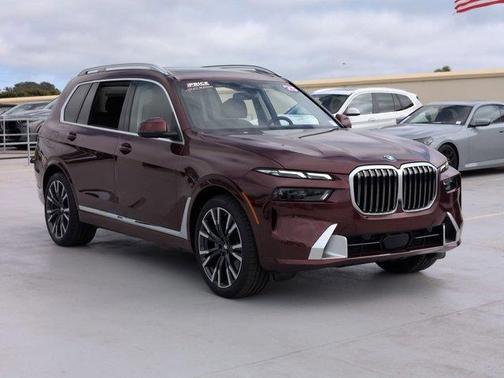 Aventurin Red Metallic 2025 BMW X7 xDrive40i