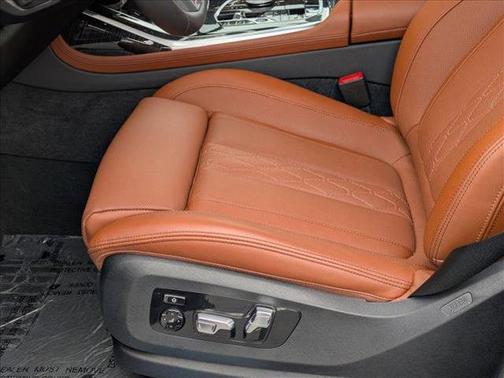 2025 BMW X7 M60i