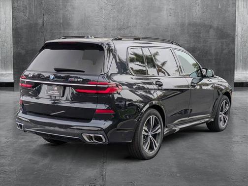 2025 BMW X7 M60i