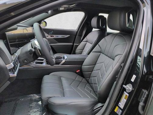 Black Sapphire Metallic 2026 BMW i7 EDrive50