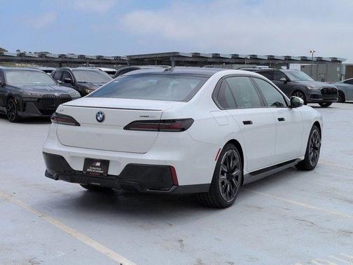 Alpine White 2026 BMW i7 EDrive50