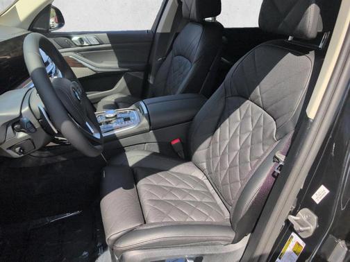 Black Sapphire Metallic 2026 BMW X7 xDrive40i