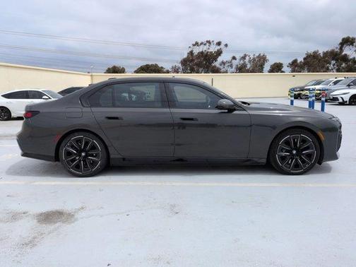 Gray Metallic 2023 BMW i7 xDrive60