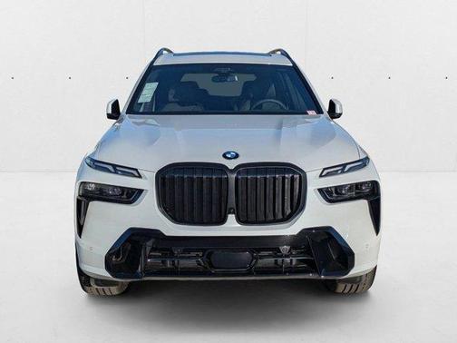 Mineral White Metallic 2026 BMW X7 xDrive40i
