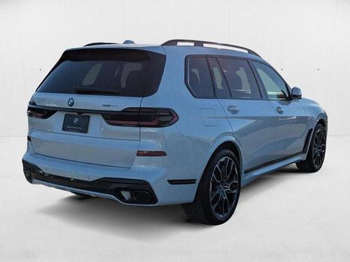 Mineral White Metallic 2026 BMW X7 xDrive40i
