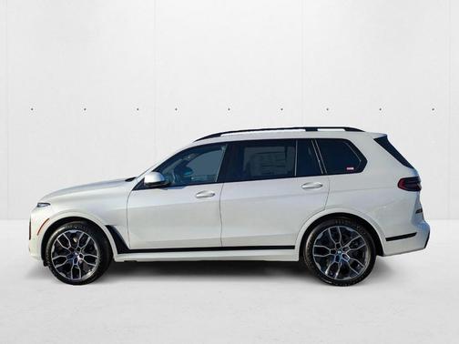 Mineral White Metallic 2026 BMW X7 xDrive40i