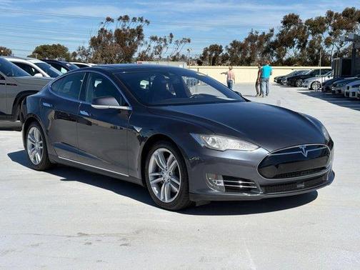 2015 Tesla Model S 90D