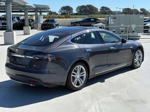 2015 Tesla Model S 90D