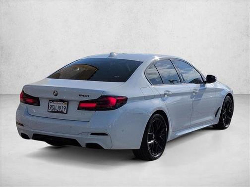 Alpine White 2022 BMW 540 i
