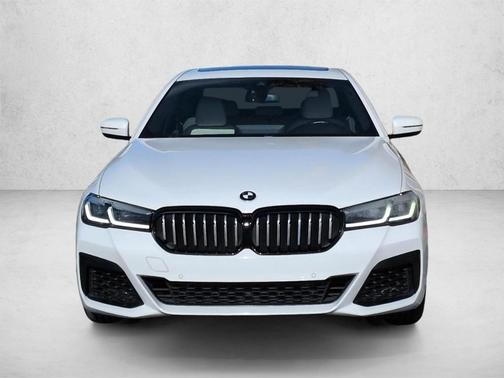 Alpine White 2022 BMW 540 i