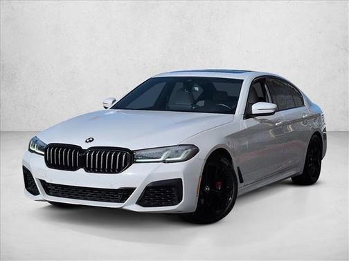 Alpine White 2022 BMW 540 i