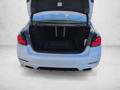 Alpine White 2022 BMW 540 i