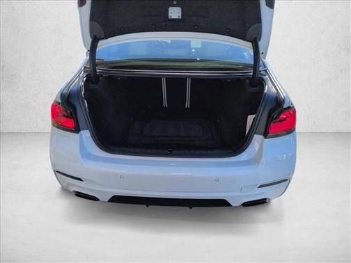 Alpine White 2022 BMW 540 i