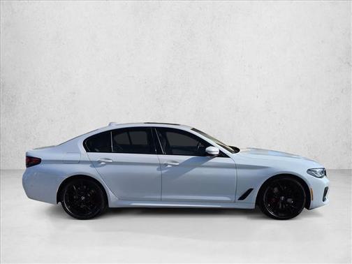 Alpine White 2022 BMW 540 i