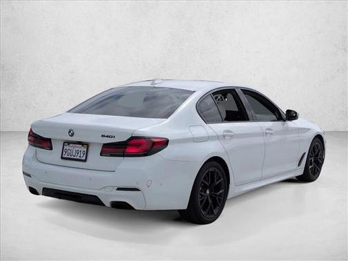 Alpine White 2022 BMW 540 i