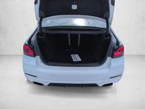 Alpine White 2022 BMW 540 i