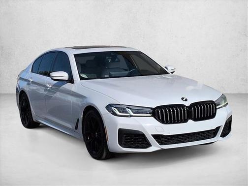 Alpine White 2022 BMW 540 i