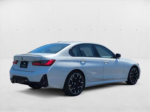 2025 BMW 330 i