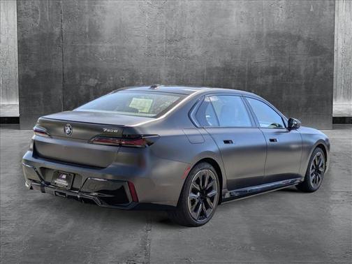 2025 BMW 750e xDrive