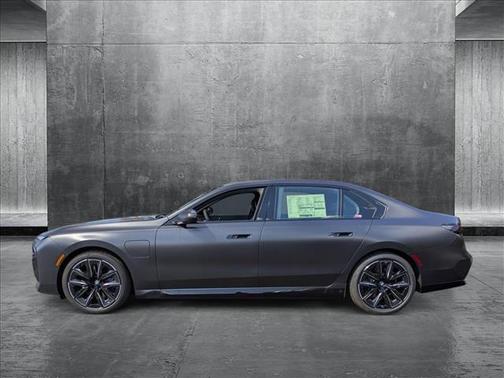 2025 BMW 750e xDrive