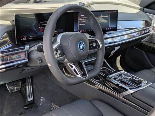 2025 BMW 750e xDrive