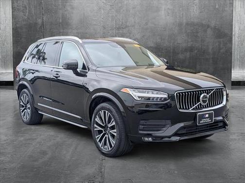 2022 Volvo XC90 T6 Momentum 7 Passenger