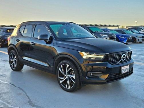 2020 Volvo XC40 T4 R-Design