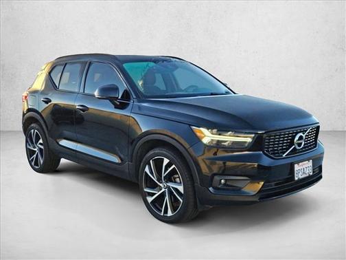 2020 Volvo XC40 T4 R-Design