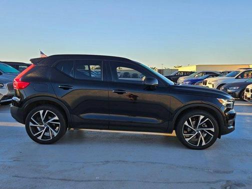 2020 Volvo XC40 T4 R-Design