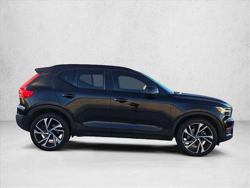 2020 Volvo XC40 T4 R-Design