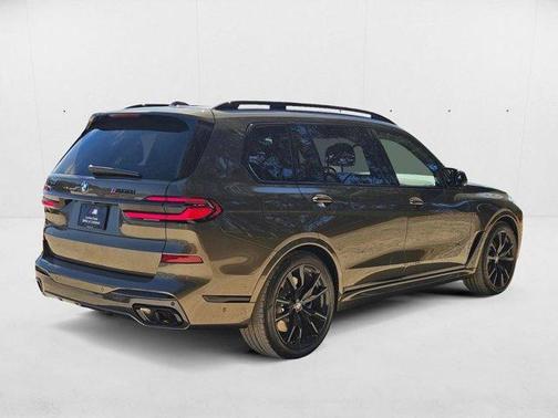 Manhattan Green Metallic 2026 BMW X7 M60i