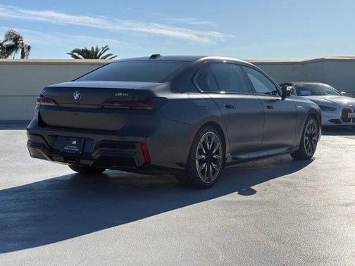 2026 BMW i7 M70