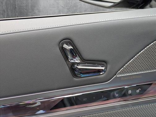 2025 BMW 740 i