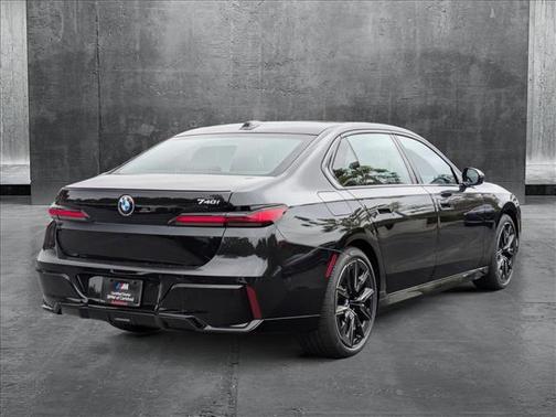 2025 BMW 740 i
