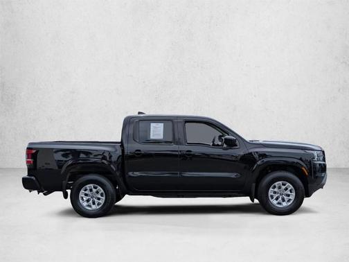 Black 2024 Nissan Frontier SV
