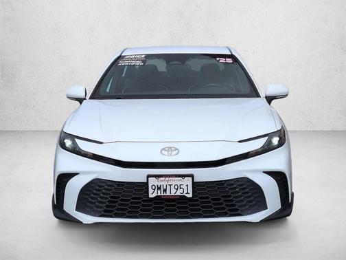 Ice 2025 Toyota Camry SE