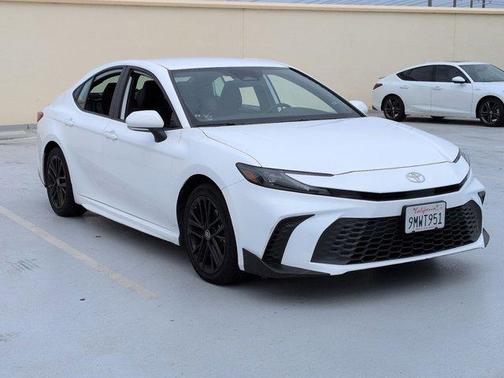 Ice 2025 Toyota Camry SE