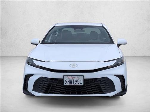 Ice 2025 Toyota Camry SE