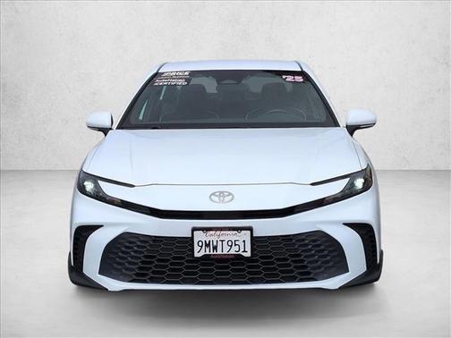 Ice 2025 Toyota Camry SE