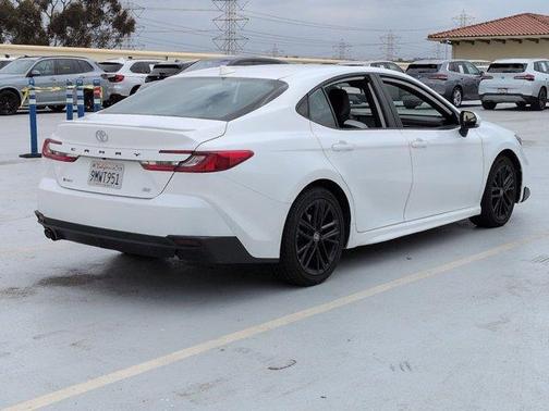 Ice 2025 Toyota Camry SE