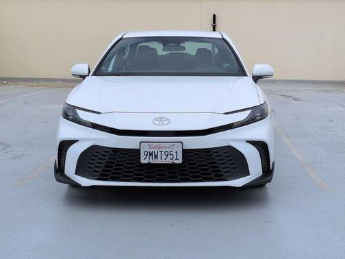 Ice 2025 Toyota Camry SE